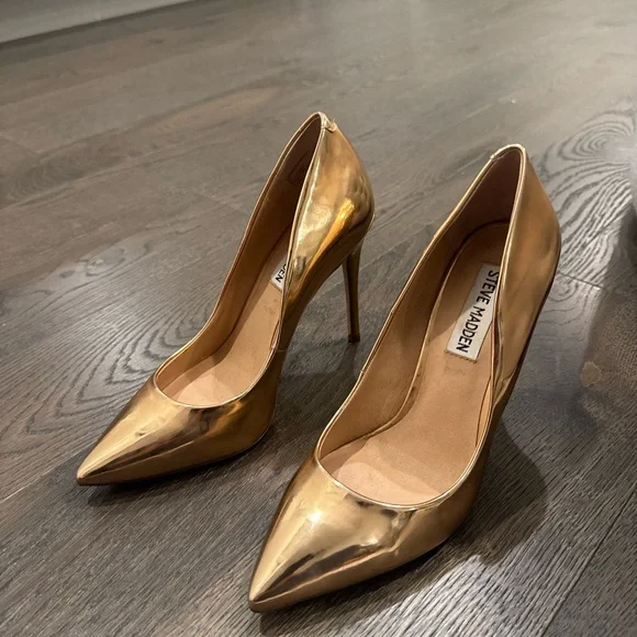 Steve Madden Metallic Gold Pointed Heels - Picture 2 of 4